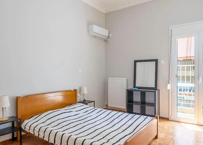 Spacious Apt Close To Metro