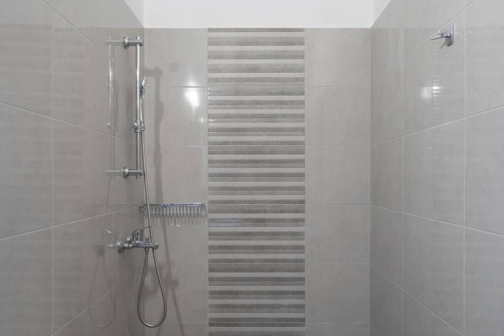 Spacious Close To Metro