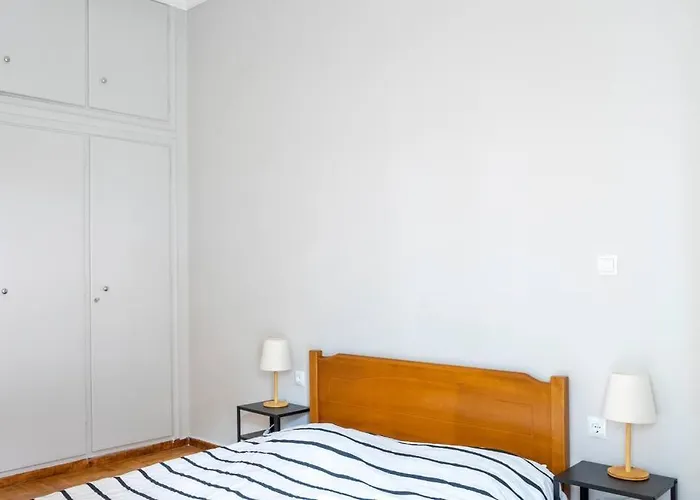 Spacious Apt Close To Metro
