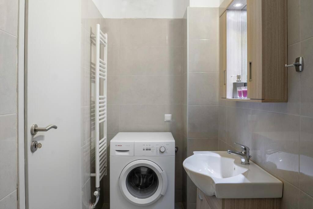 Apartment Spacious Close To Metro