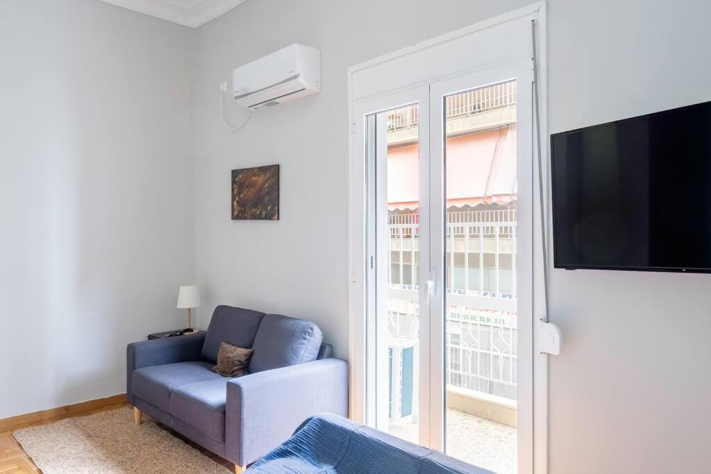 Apartment Spacious Close To Metro Athens