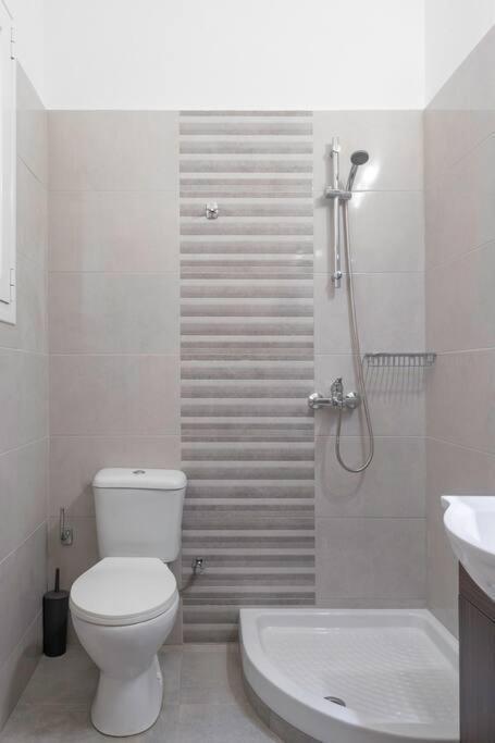 Spacious Close To Metro Apartment *
